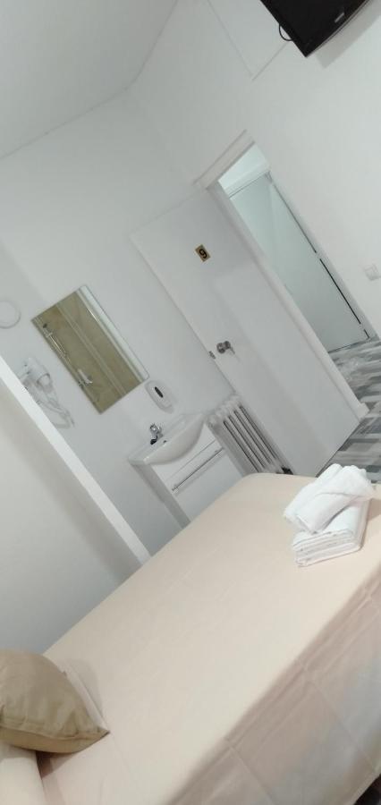 Hostal Noche Y Dia Madrid Luaran gambar